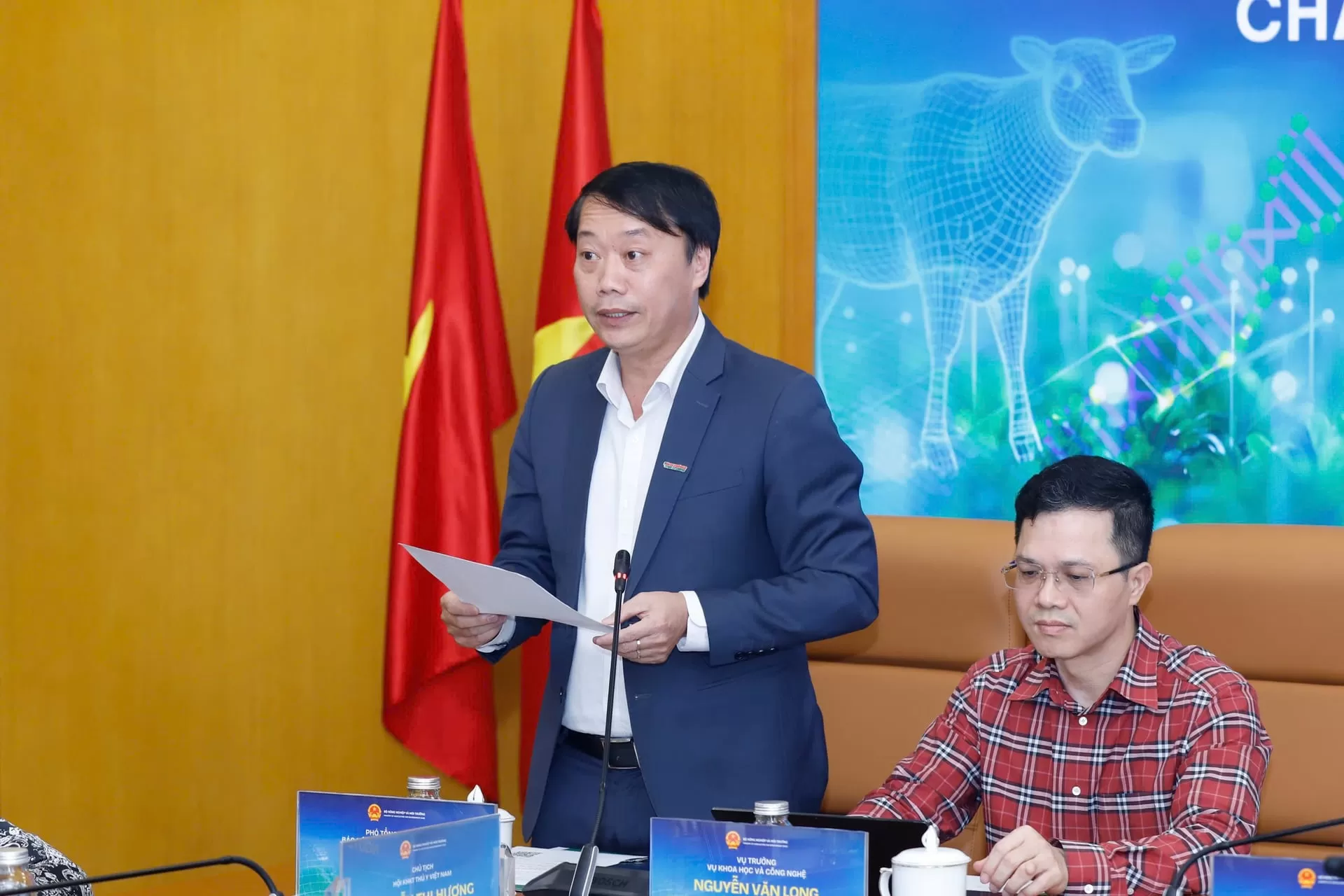 &Ocirc;ng L&ecirc; Trọng Đảm, Ph&oacute; Tổng Bi&ecirc;n tập B&aacute;o N&ocirc;ng nghiệp v&agrave; M&ocirc;i trường cho biết, một điểm nhấn quan trọng của hội nghị năm nay l&agrave; khu triển l&atilde;m khoa học c&ocirc;ng nghệ với khoảng 20 gian h&agrave;ng, trưng b&agrave;y c&aacute;c th&agrave;nh tựu, sản phẩm v&agrave; giải ph&aacute;p mới của ng&agrave;nh chăn nu&ocirc;i v&agrave; th&uacute; y. Ảnh: Khương Trung.