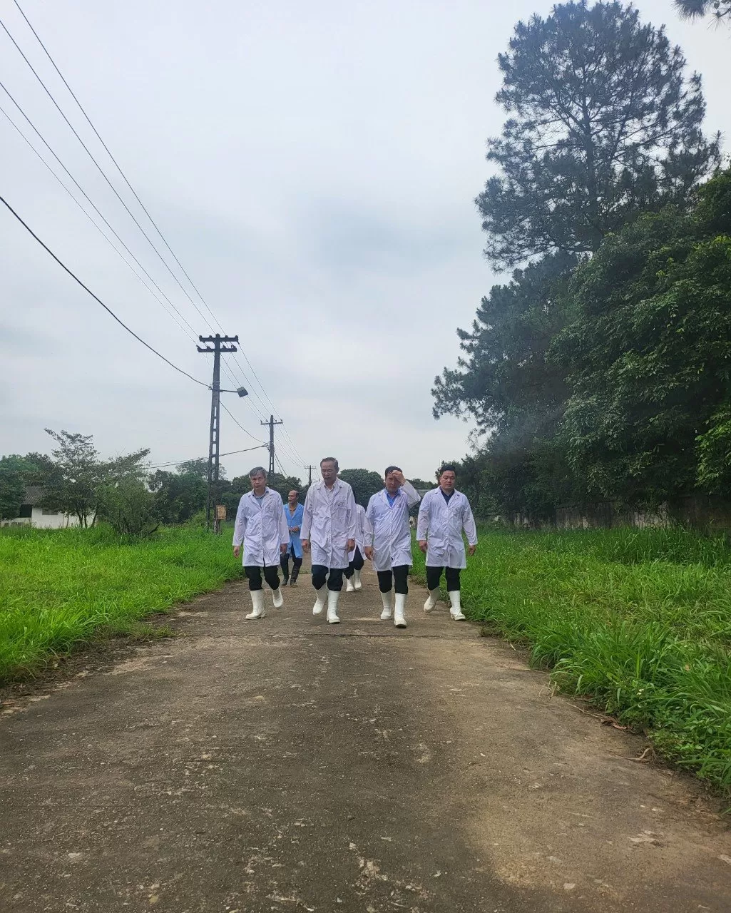 Thứ trưởng Phùng Đức Tiến Thăm và làm việc với Moncada