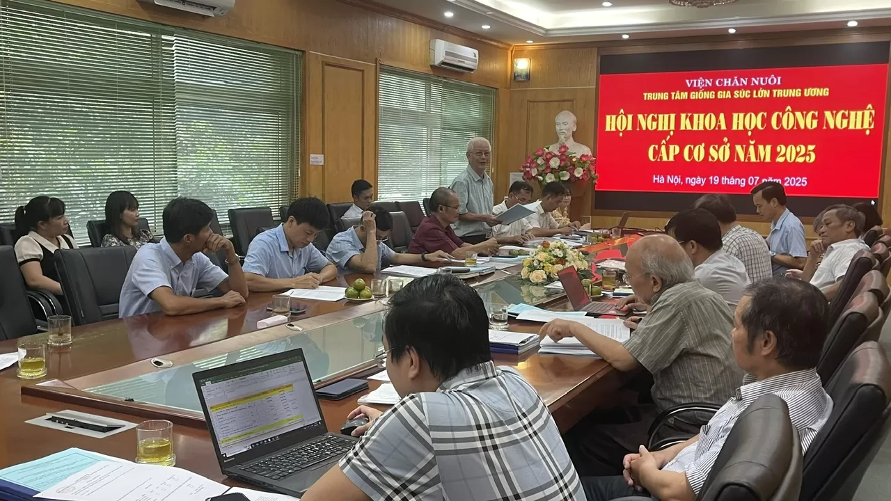 Hội nghị Khoa học và công nghệ cấp cơ sở Trung tâm Giống gia súc lớn trung ương năm 2025