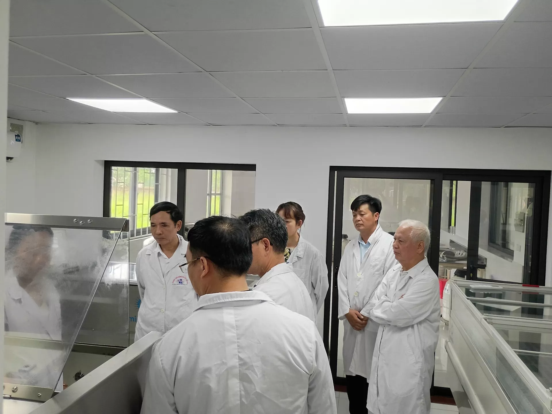 Viện Nông nghiệp Thanh Hóa thăm và làm việc tại Trạm Nghiên cứu và Sản xuất tinh đông lạnh Moncada thuộc Trung tâm Giống gia súc lớn Trung ương.