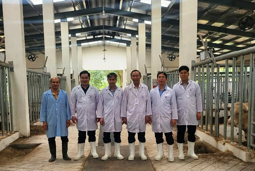 Thứ trưởng Phùng Đức Tiến Thăm và làm việc với Moncada