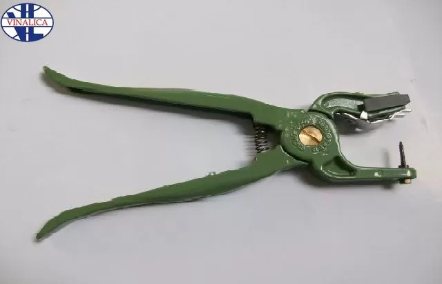 Kìm bấm thẻ tai bò