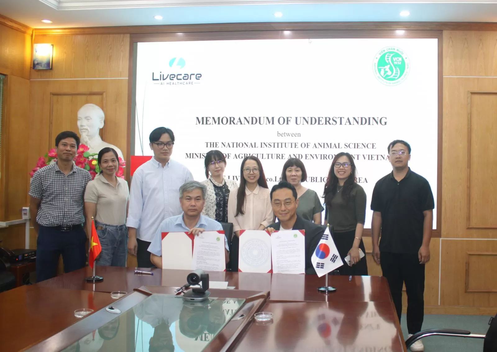 Viện Chăn nuôi ký kết hợp tác với LiveCare (Hàn Quốc) về ứng dụng công nghệ AI và IoT trong chăn nuôi bò
