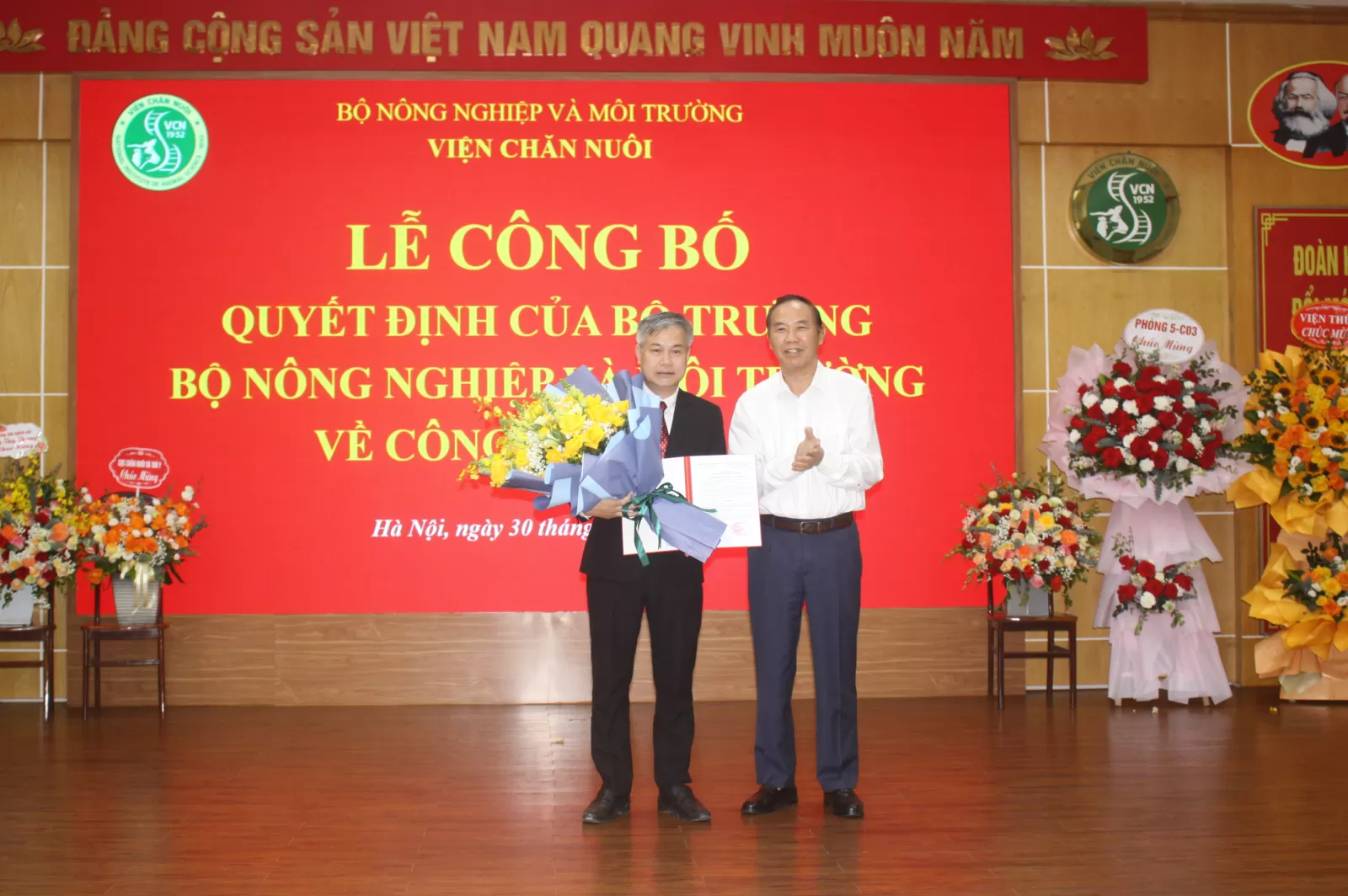 Lễ công bố và trao quyết định quyền Viện trưởng Viện Chăn nuôi