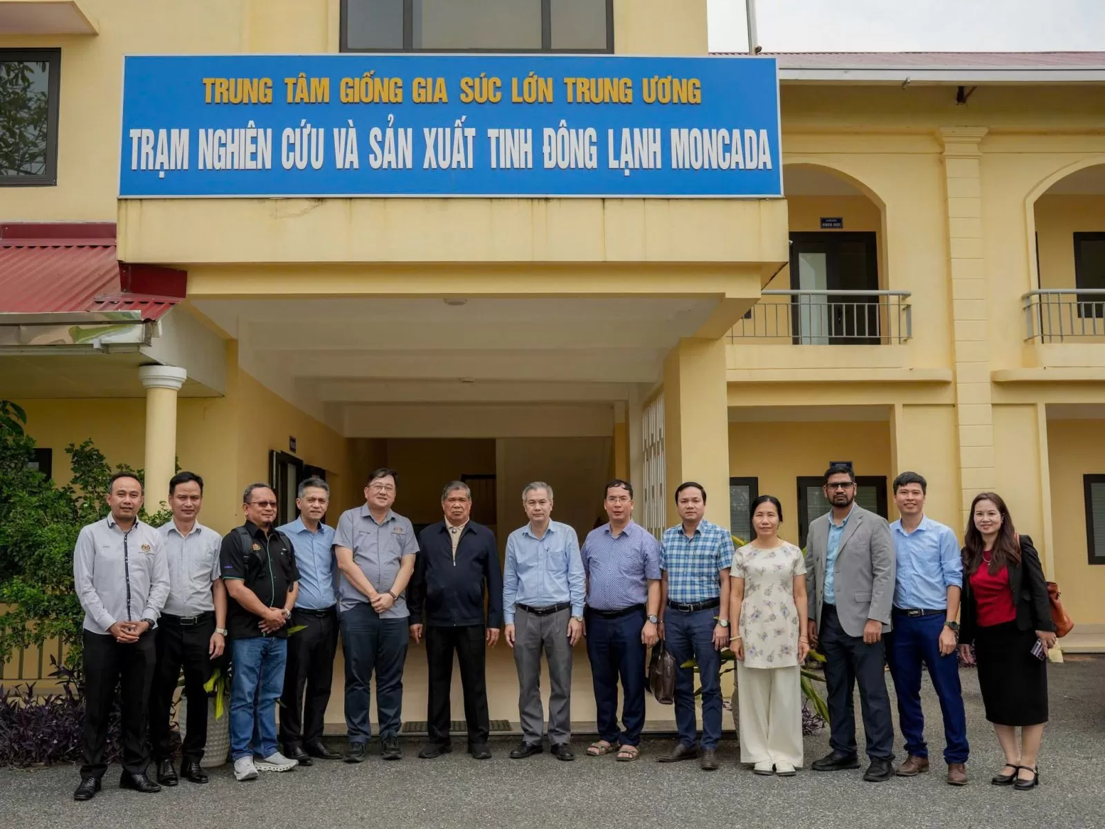 Viện Chăn nuôi và Thú y Việt Nam đón tiếp Bộ trưởng Nông nghiệp và An ninh lương thực Malaysia