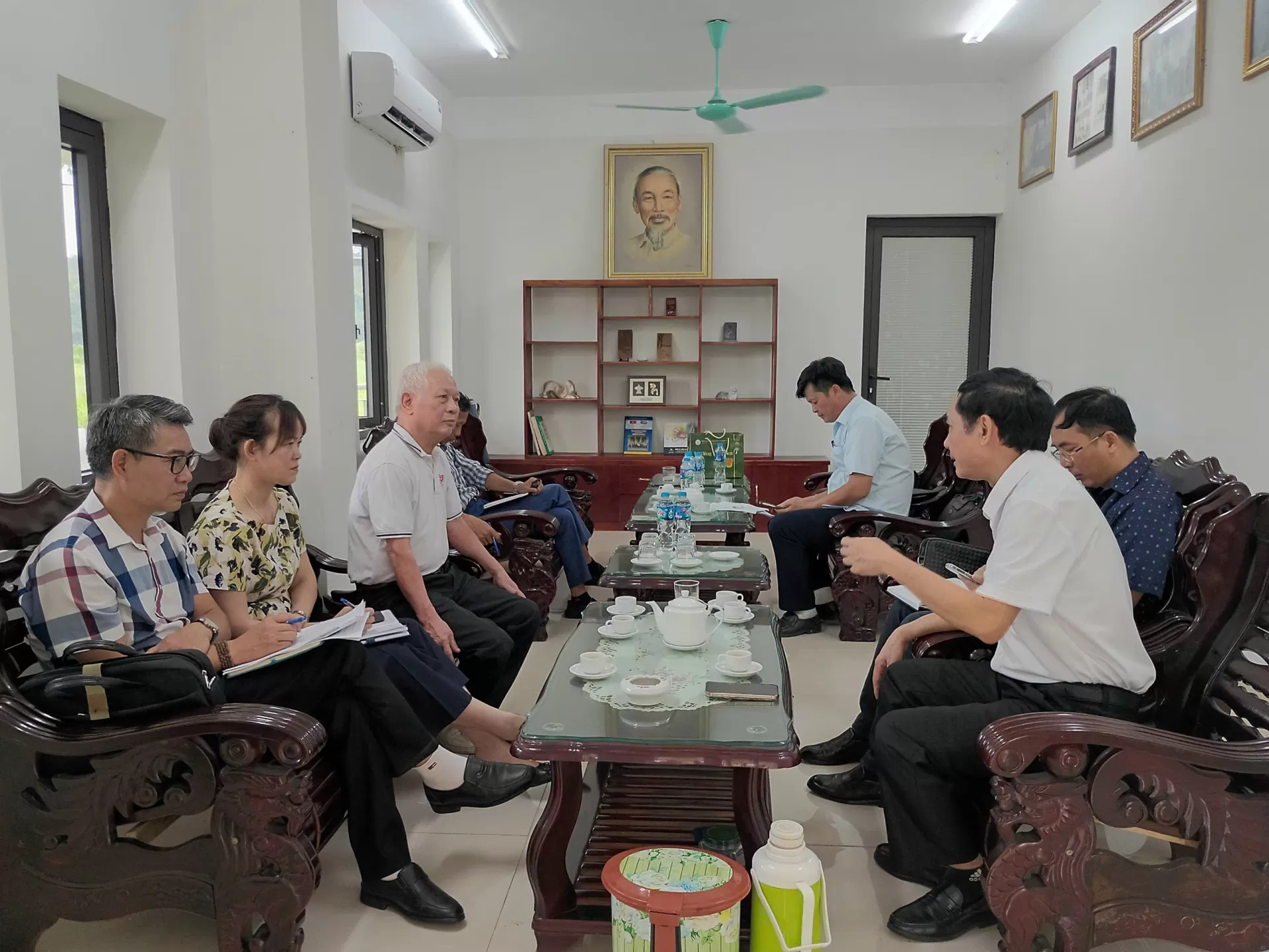Viện Nông nghiệp Thanh Hóa thăm và làm việc tại Trạm Nghiên cứu và Sản xuất tinh đông lạnh Moncada thuộc Trung tâm Giống gia súc lớn Trung ương.