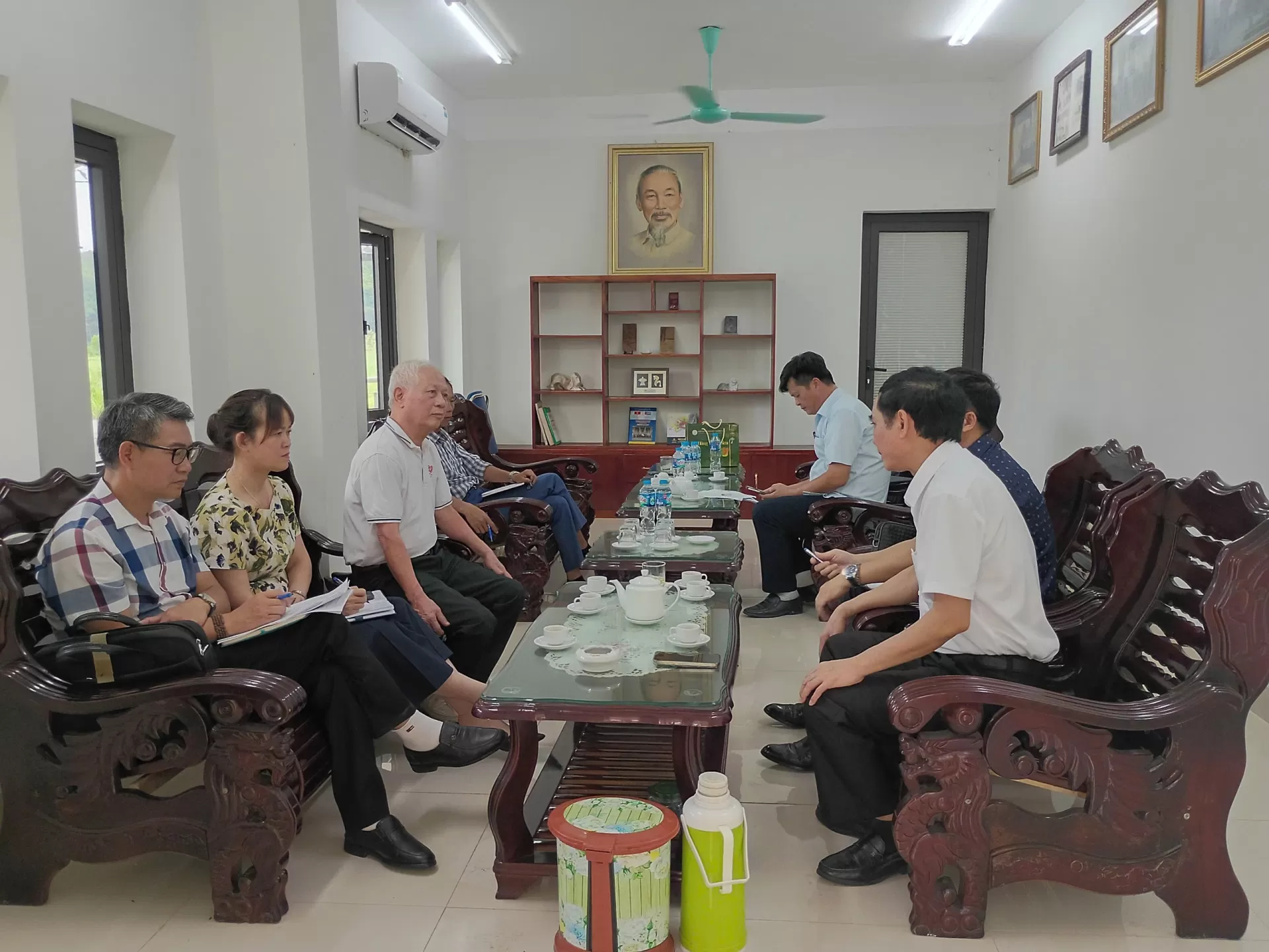 Viện Nông nghiệp Thanh Hóa thăm và làm việc tại Trạm Nghiên cứu và Sản xuất tinh đông lạnh Moncada thuộc Trung tâm Giống gia súc lớn Trung ương.