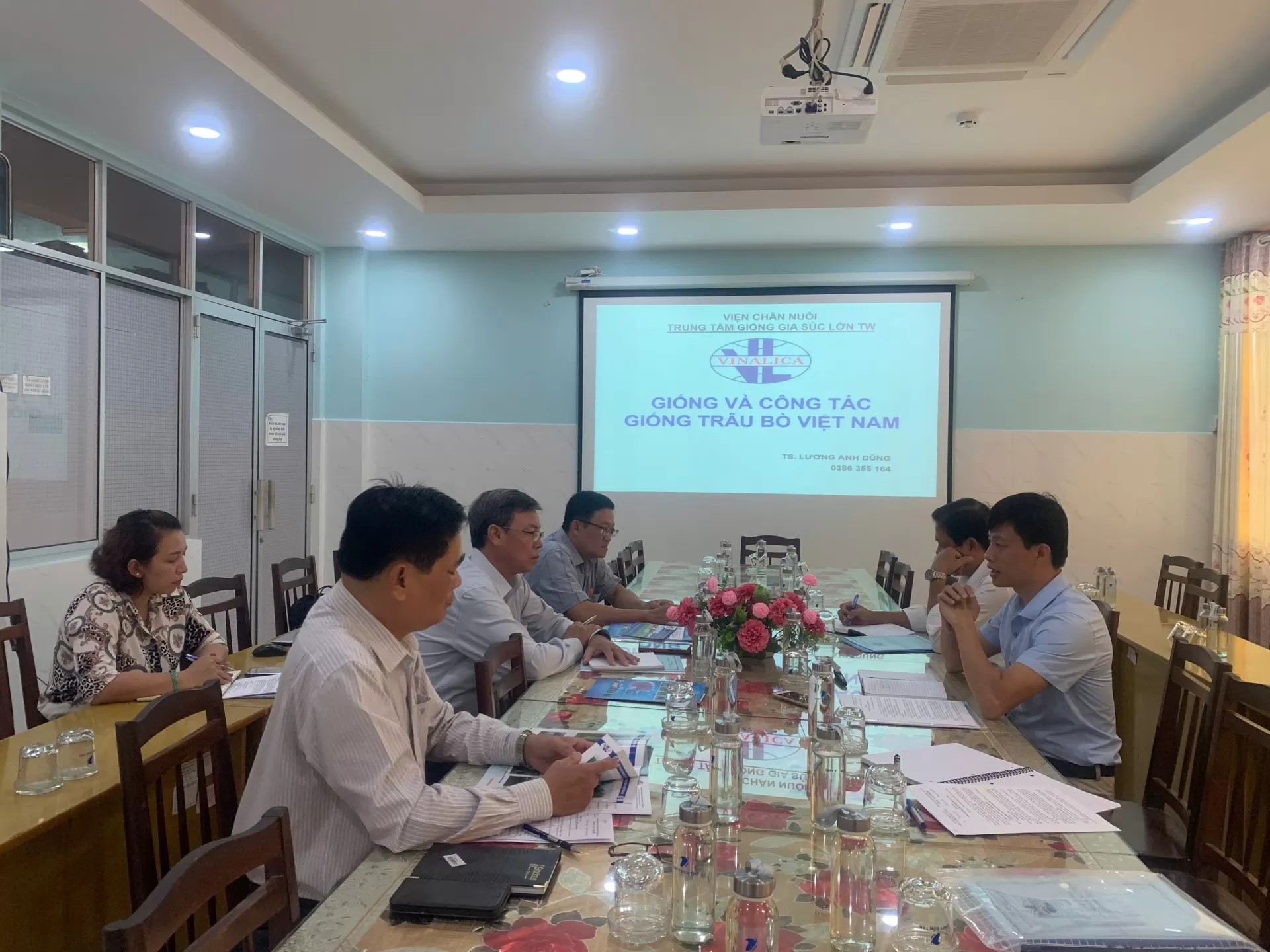 Trung tâm Giống gia súc lớn TW làm việc với Sở Nông nghiệp và PTNT tỉnh Bến Tre